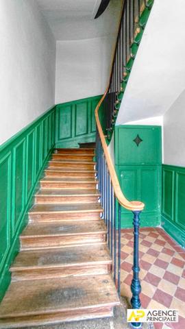 Versailles Notre-Dame Appartement 2 pièce(s) 60 m2 au sol (30,52 m² carrez ) situé au 3ème et dernier étage €395 000 ** - Référence 27305