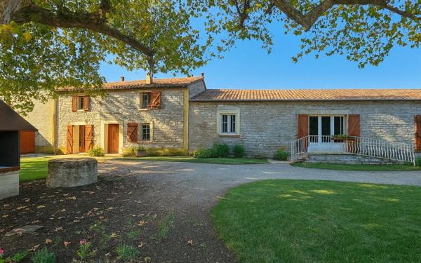 Maison à vendre    8 pièces • 272 m2 Salon-de-Provence