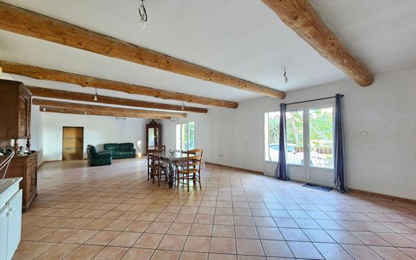 Maison à vendre    8 pièces • 272 m2 Salon-de-Provence