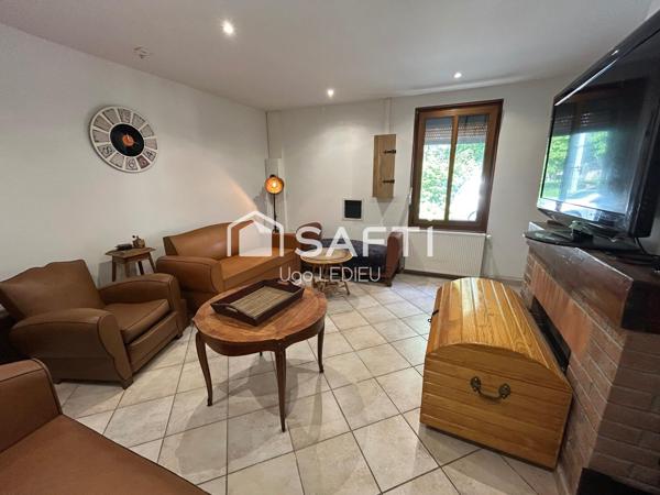 Maison de ville, 2 chambres possibilité 3, 2 bureaux, jardin, garage, véranda, dépendance.