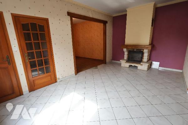 Exclusivité,
En centre-ville, maison semi-individuelle, 2 chambres, garage, atelier.