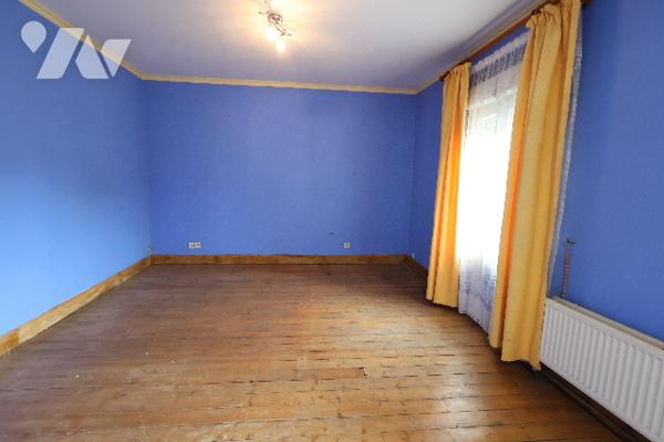 Exclusivité,
En centre-ville, maison semi-individuelle, 2 chambres, garage, atelier.