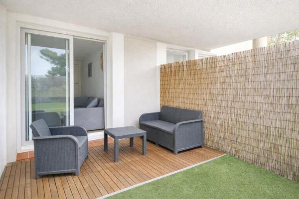 T2 rénové en rez-de-jardin au cœur de la pinède