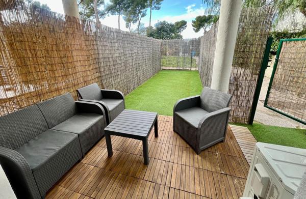 T2 rénové en rez-de-jardin au cœur de la pinède