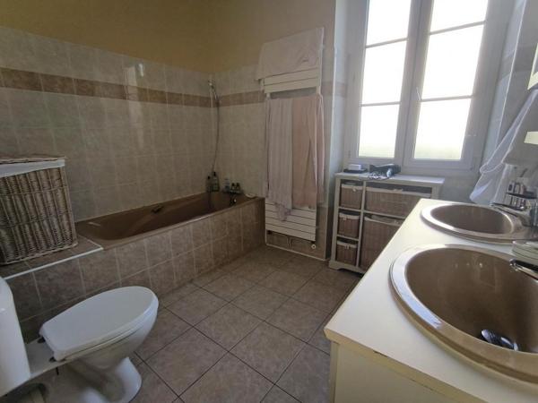 Maison centre ville avec garage et jardin