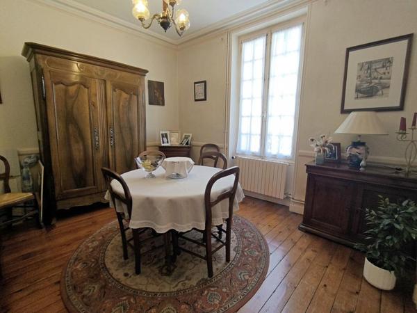 Maison centre ville avec garage et jardin