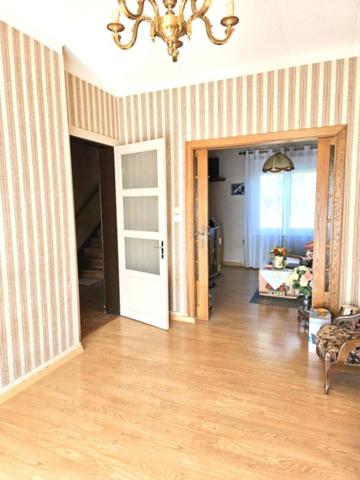 Maison 5 pièces, 3 chambres avec garage – Châtel-sur-Moselle (88)– Proche gare, écoles et voie rapide