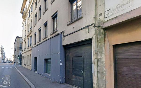 Stationnement à louer    Saint-Étienne