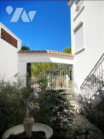 MAISON DE VILLAGE COMPOSEE DE 2 LOGEMENTS + JARDIN ET DOUBLE GARAGE