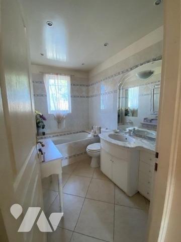 MAISON DE VILLAGE COMPOSEE DE 2 LOGEMENTS + JARDIN ET DOUBLE GARAGE