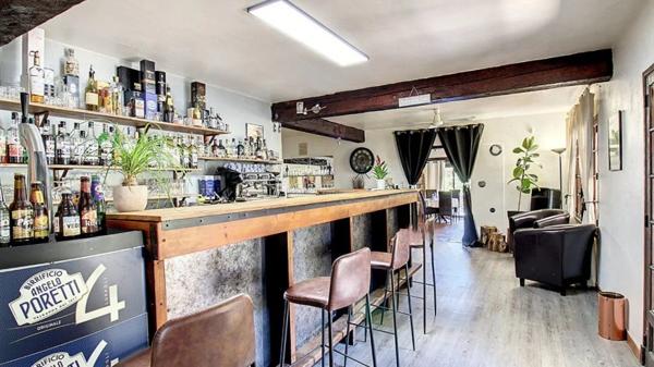 Murs commerciaux 211 m2 Restaurant + Appartement