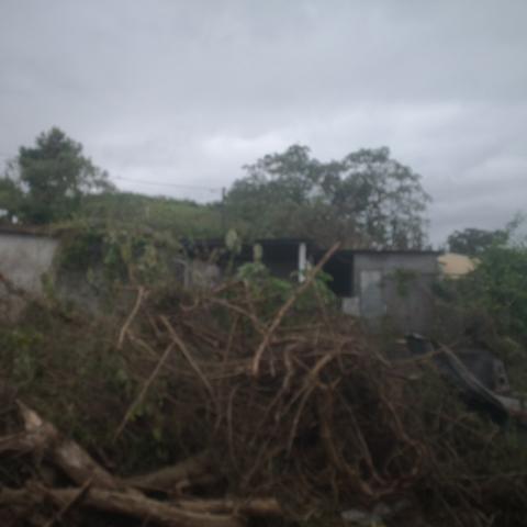 Terrain a batir avec maison a detruire