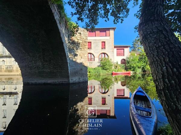 Clisson centre historique – Maison de caractère 150 m², 3 chambres, terrasse et accès rivière