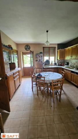 À vendre – Maison de caractère avec dépendances à Halloville