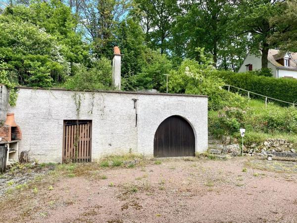 Vente                                                      Maison
                        
                     6 pièces                      150 m2                     à La Chartre-sur-le-Loir