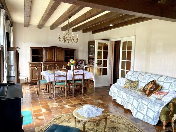 Vente                                                      Maison
                        
                     6 pièces                      150 m2                     à La Chartre-sur-le-Loir