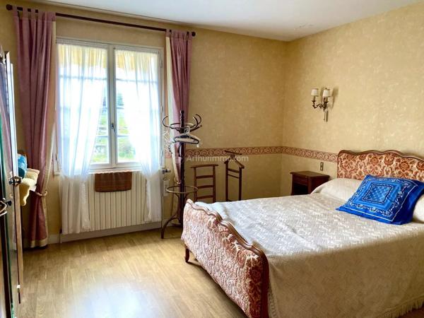 Vente                                                      Maison
                        
                     6 pièces                      150 m2                     à La Chartre-sur-le-Loir