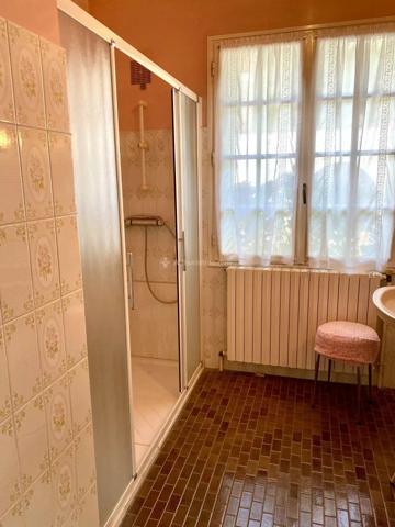 Vente                                                      Maison
                        
                     6 pièces                      150 m2                     à La Chartre-sur-le-Loir