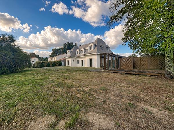 Maison Familiale de Caractère avec Piscine et étang, secteur prisé de Vertou