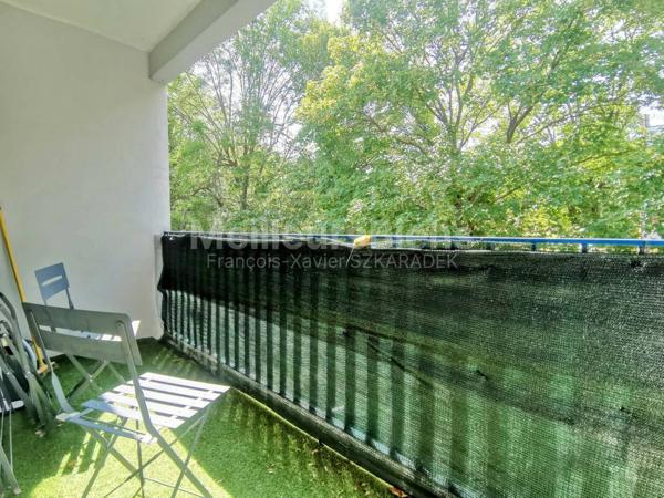 Appartement dernier étage avec séjour de 30m2 et balcon