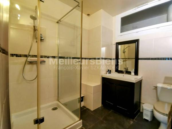 Appartement dernier étage avec séjour de 30m2 et balcon