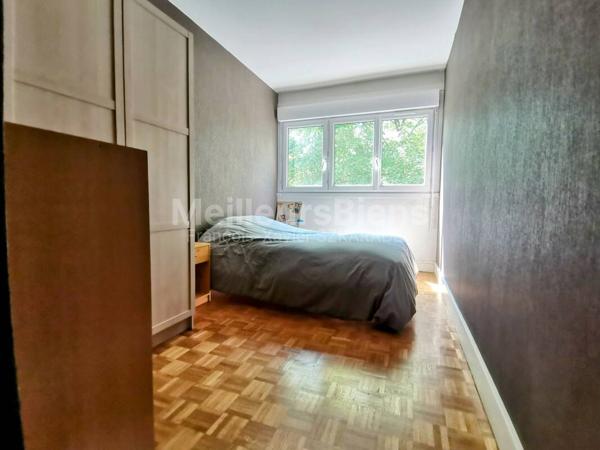 Appartement dernier étage avec séjour de 30m2 et balcon