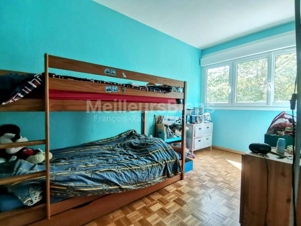 Appartement dernier étage avec séjour de 30m2 et balcon