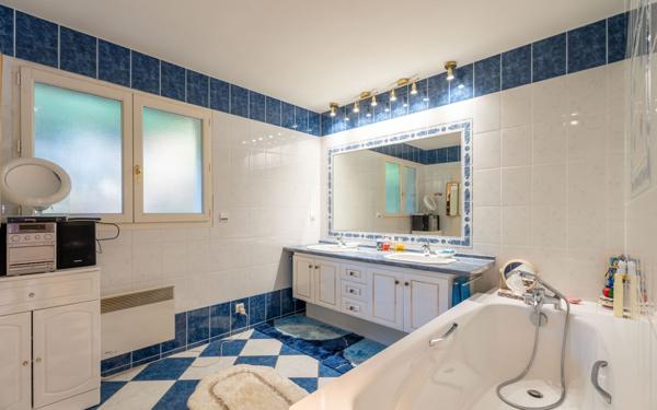 Maison à vendre    5 pièces •  Biscarrosse