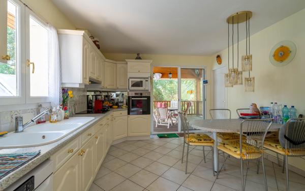 Maison à vendre    5 pièces •  Biscarrosse