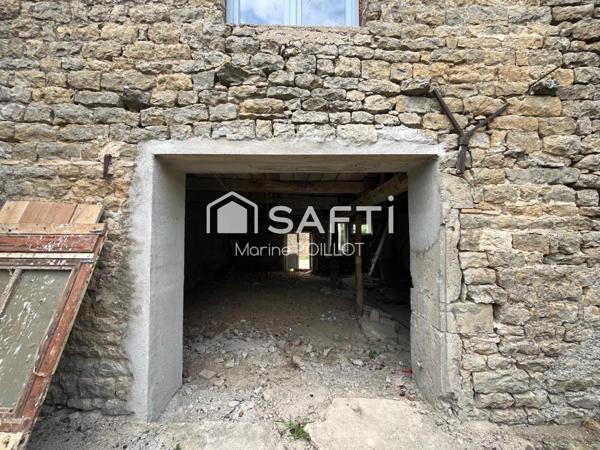 Ensemble à rénover avec jardin  et dépendances