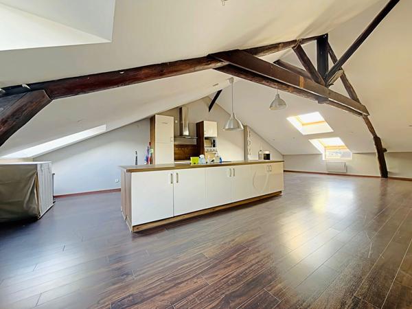 À vendre : Appartement 4 pièces au dernier étage à Reims - Idéalement situé !