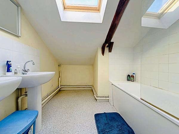 À vendre : Appartement 4 pièces au dernier étage à Reims - Idéalement situé !