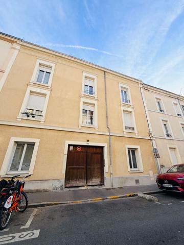 À vendre : Appartement 4 pièces au dernier étage à Reims - Idéalement situé !