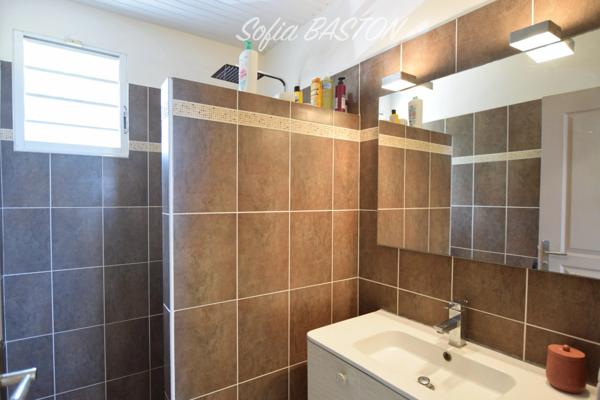A VENDRE LES TROIS ILETS – VILLA CONTEMPORAINE T4 VUE MER AVEC PISCINE – PROCHE GOLF INTERNATIONAL (972)