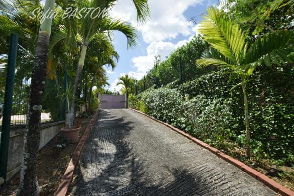 A VENDRE LES TROIS ILETS – VILLA CONTEMPORAINE T4 VUE MER AVEC PISCINE – PROCHE GOLF INTERNATIONAL (972)