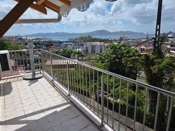Location                                                      Appartement
                        
                     5 pièces                      80 m2                     à Fort-de-France