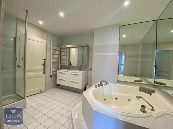 Appartement à louer 5 pièces 168m² Lyon (69006)