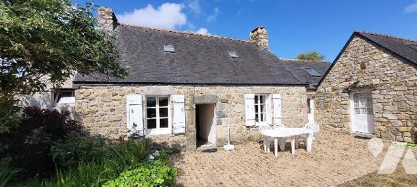 CAMARET SUR MER - Lagatjar - Penty traditionnel à rafraîchir et comprenant une entrée, une cuis...