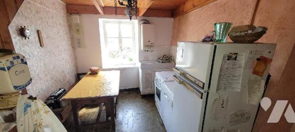 CAMARET SUR MER - Lagatjar - Penty traditionnel à rafraîchir et comprenant une entrée, une cuis...