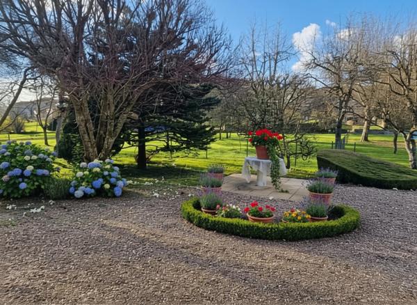 Dpt Vosges (88), à vendre proche de CONTREXEVILLE MAISON P6 avec GARAGE + DEPENDANCE de 400 m2 / TERRAIN 2000 m2