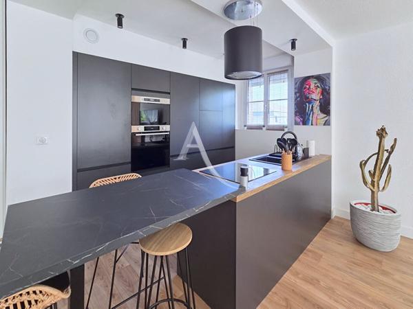 PAU-TRESPOEY Appartement T2 rénové avec balcon, parking