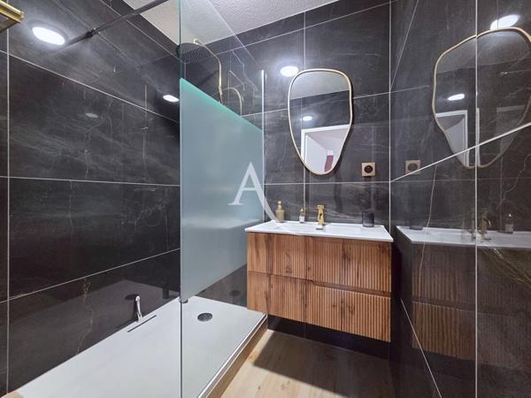 PAU-TRESPOEY Appartement T2 rénové avec balcon, parking