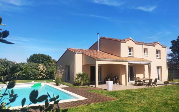 Maison à vendre    5 pièces •  Saint-Julien-de-Concelles