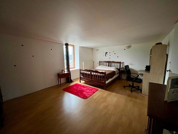 Propriété de caractère 4 chambres au coeur du village de Saint-Julien-sur-Suran