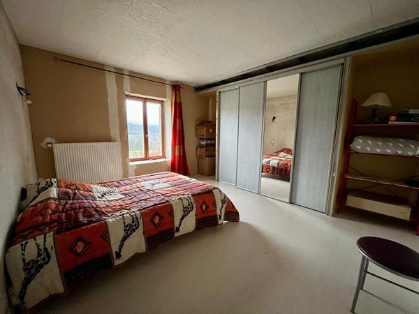 Propriété de caractère 4 chambres au coeur du village de Saint-Julien-sur-Suran