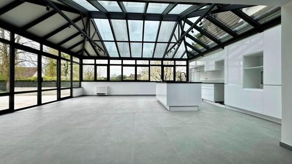 Propriété d'exception  221 m² de luminosité sur  presque 3 000 m² de terrain