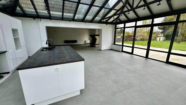 Propriété d'exception  221 m² de luminosité sur  presque 3 000 m² de terrain