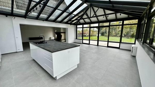 Propriété d'exception  221 m² de luminosité sur  presque 3 000 m² de terrain