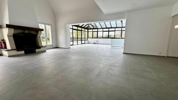 Propriété d'exception  221 m² de luminosité sur  presque 3 000 m² de terrain