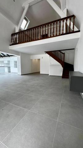 Propriété d'exception  221 m² de luminosité sur  presque 3 000 m² de terrain